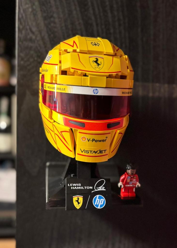 Gablota wystawowa 3D z modelem Ferrari SF-24